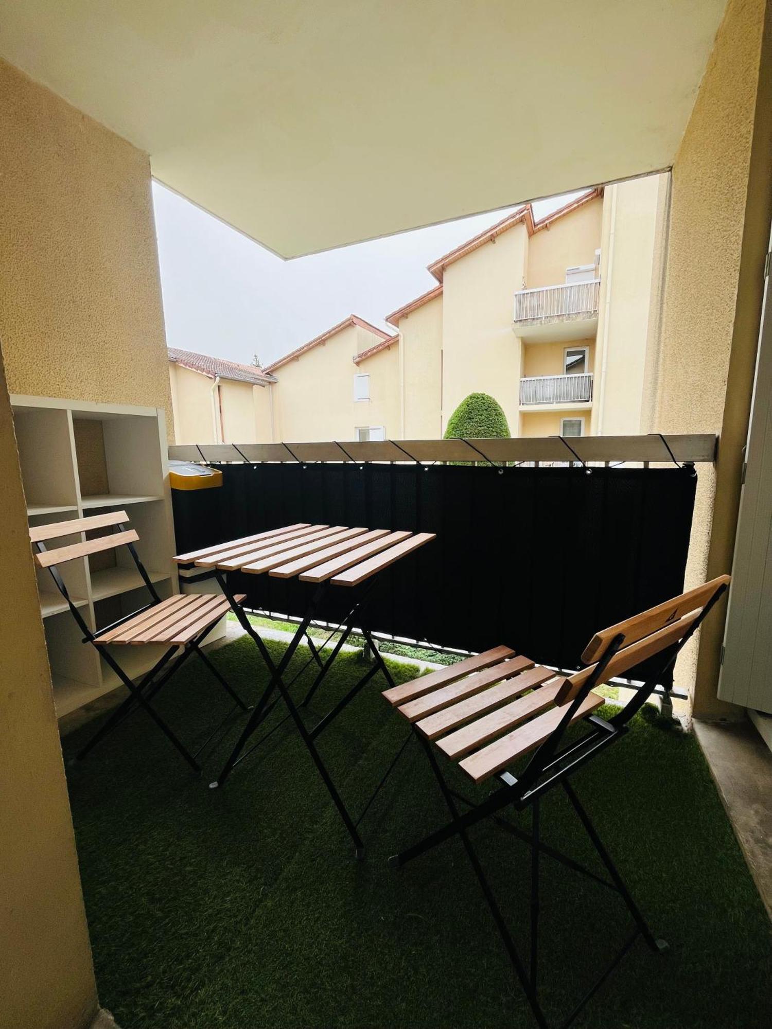 Appartement Cosy Et Confortable Saint-Genis-Laval Exterior foto